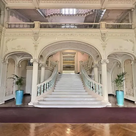 Riviera Palace *